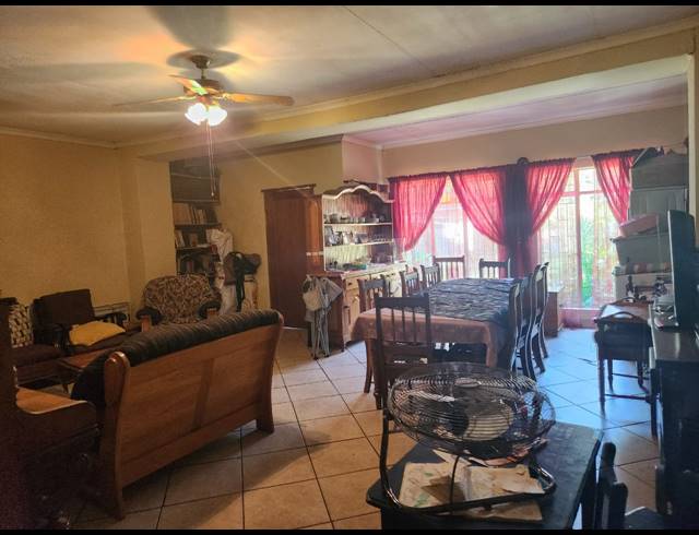 7 BEDROOM HOUSE FOR SALE IN OOS EINDE